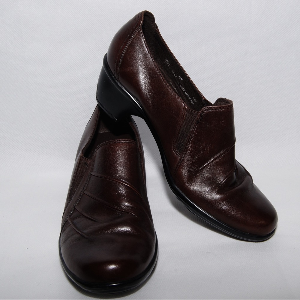 Clarks brown leather medium heel shoe